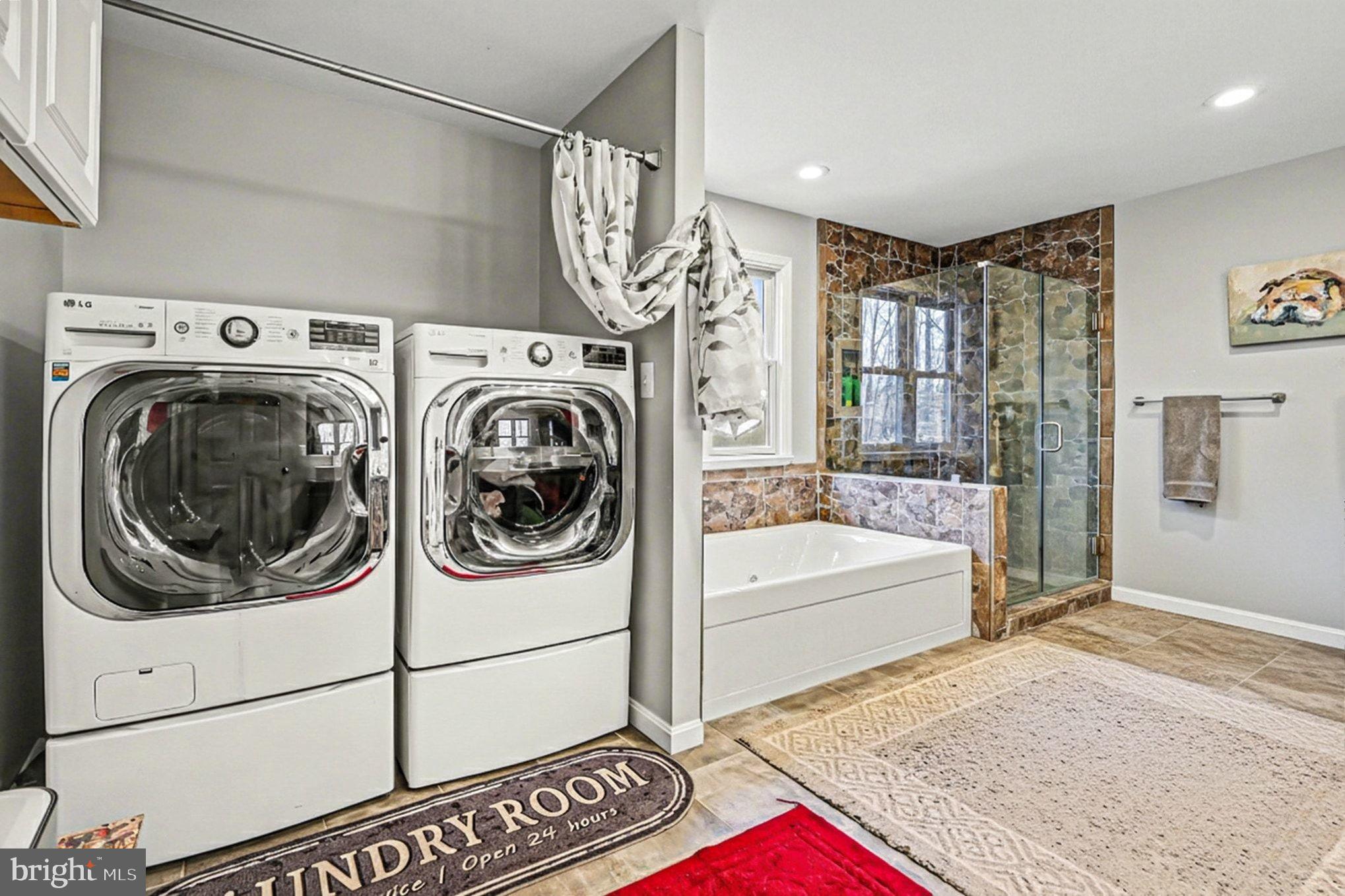 8318 Diamond Hill Road Warrenton, VA 20186 - Photo 13 of 88 a utility room with dryer and washer