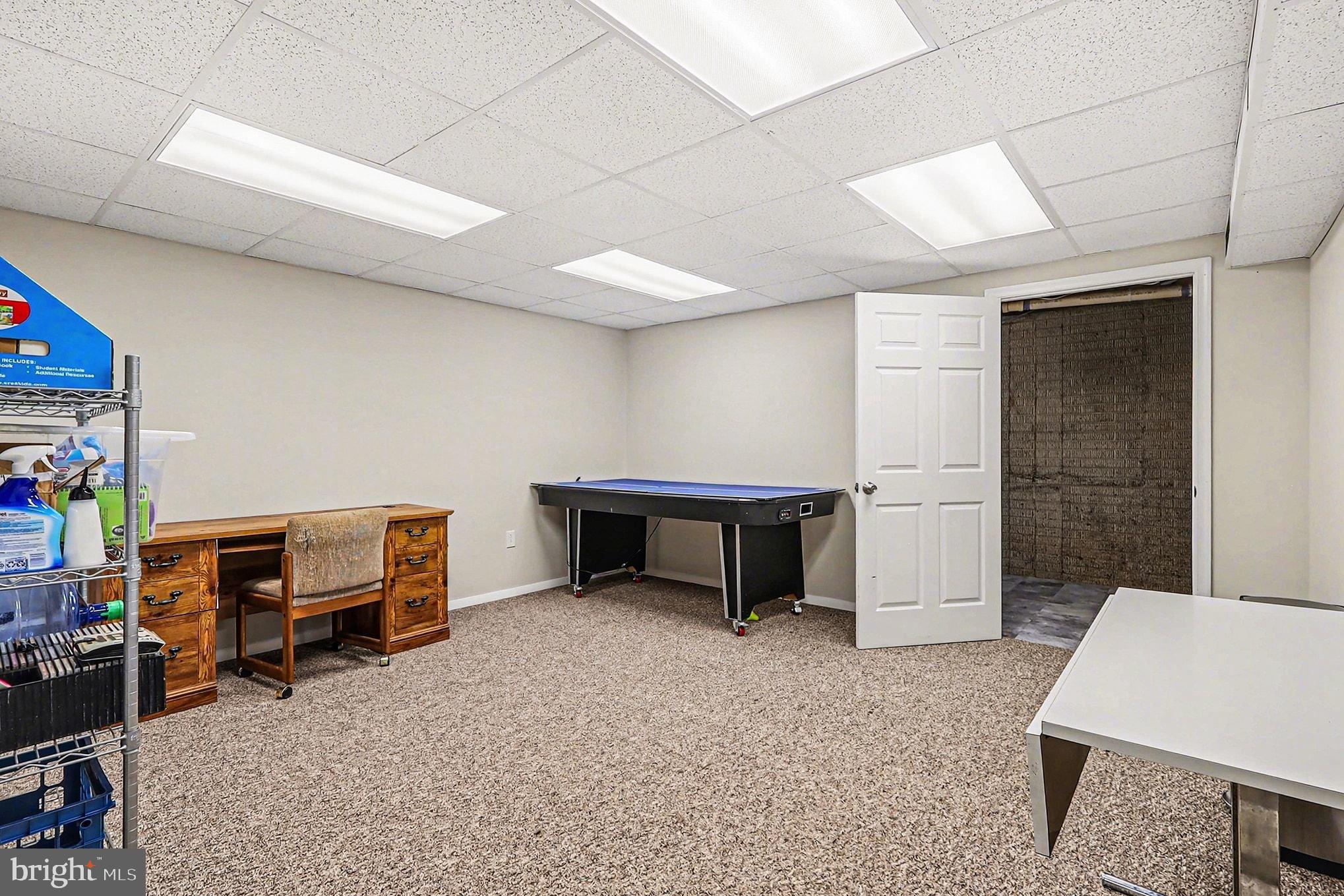 8318 Diamond Hill Road Warrenton, VA 20186 - Photo 44 of 88 a room with furniture and white walls