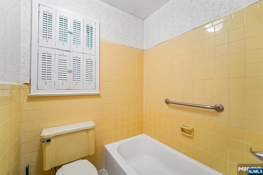 41-57 Rys Terrace Fair Lawn, NJ 07410 - Photo 17 of 32