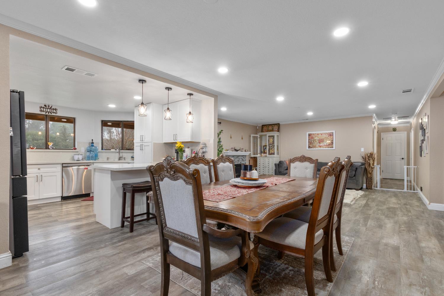17188 Von Sosten Road Tracy, CA 95304 - Photo 8 of 39 a view of a dining area with furniture