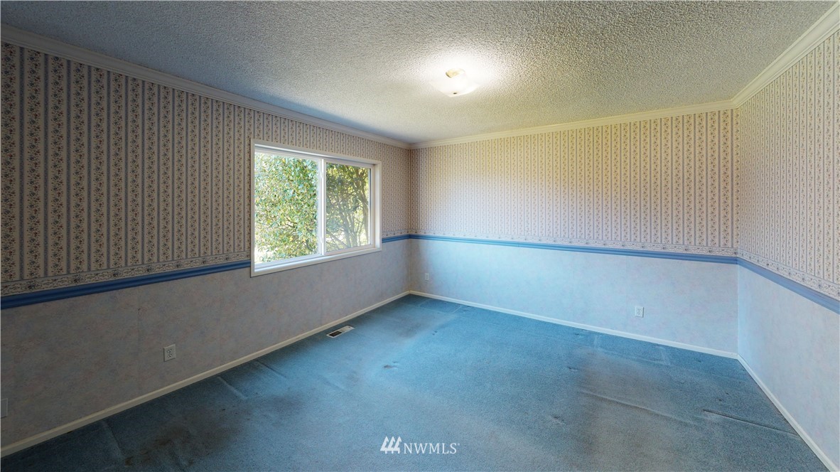 17616 Valentine Road Mount Vernon, WA 98273 - Photo 22 of 23 an empty room with a window