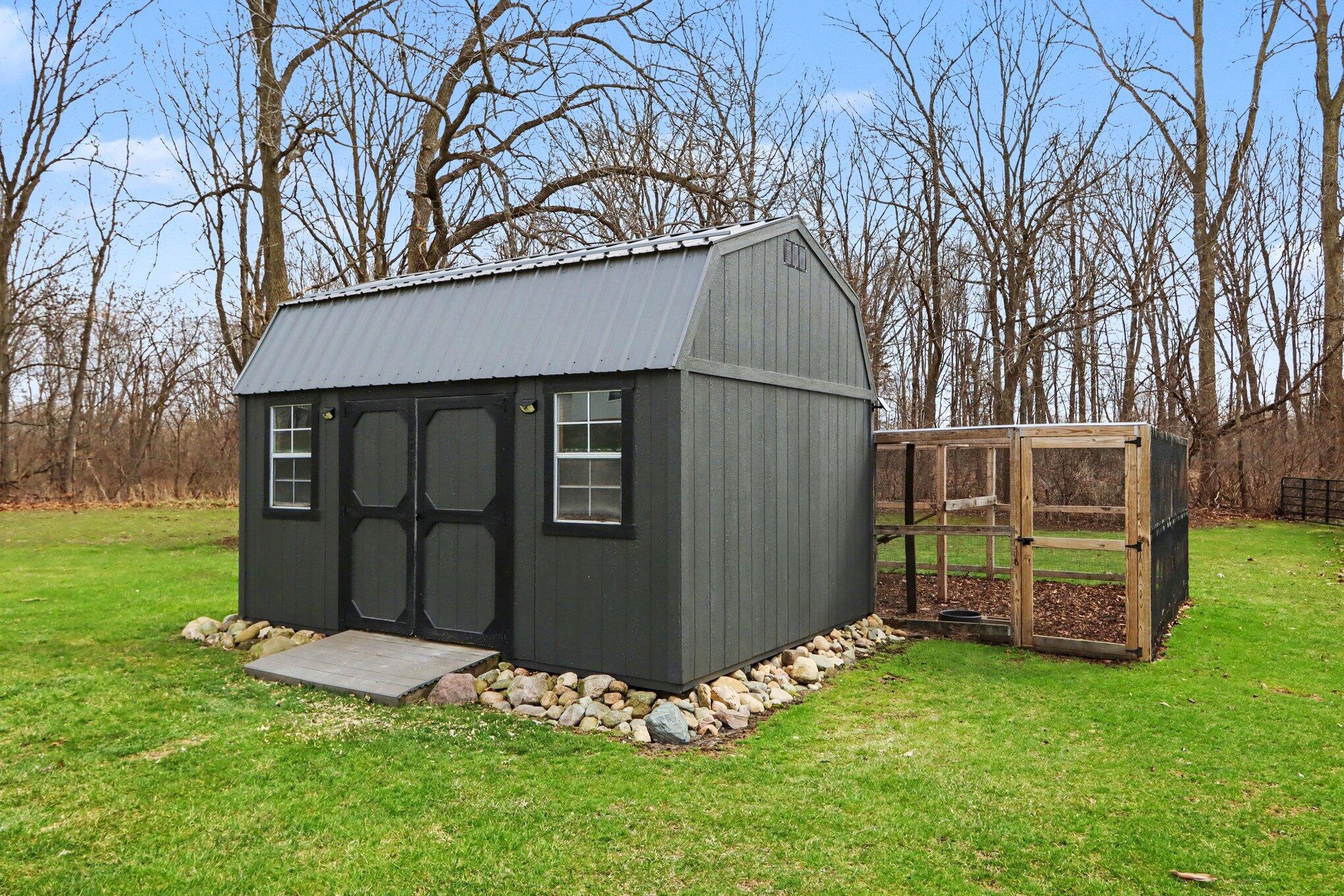 22381 North Angling Road Centreville, MI 49032 - Photo 34 of 45 Chicken Run