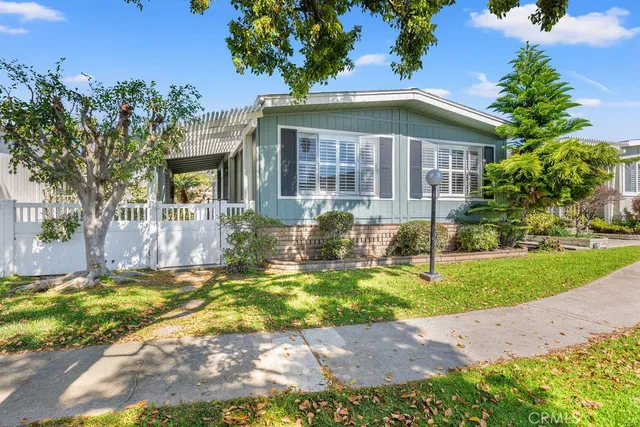 a front view of house with yard
