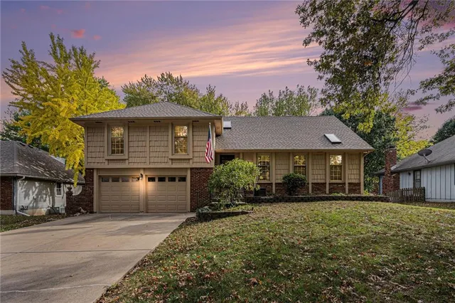 $350,000 | 8125 Northwest Beaman Drive, Kansas City, MO 64151