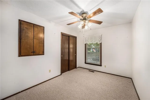 $350,000 | 8125 Northwest Beaman Drive, Kansas City, MO 64151