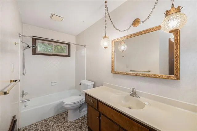 $350,000 | 8125 Northwest Beaman Drive, Kansas City, MO 64151