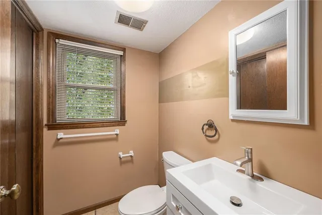 $350,000 | 8125 Northwest Beaman Drive, Kansas City, MO 64151