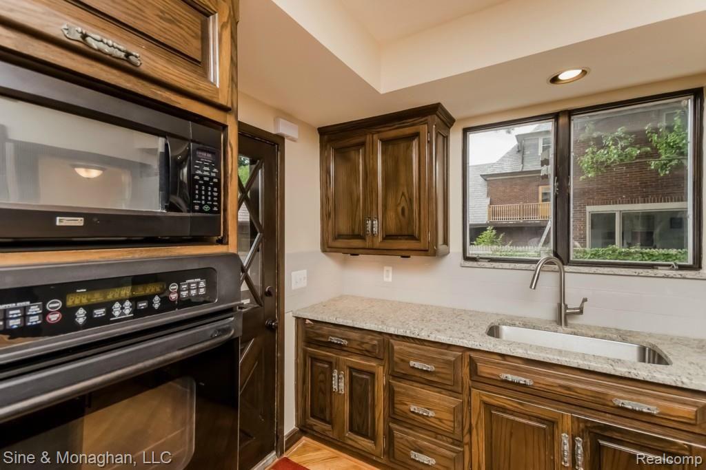 1035 Bishop Road Grosse Pointe, MI 48230 - Photo 18 of 62 018-Kitchen-1944637-medium.jpg