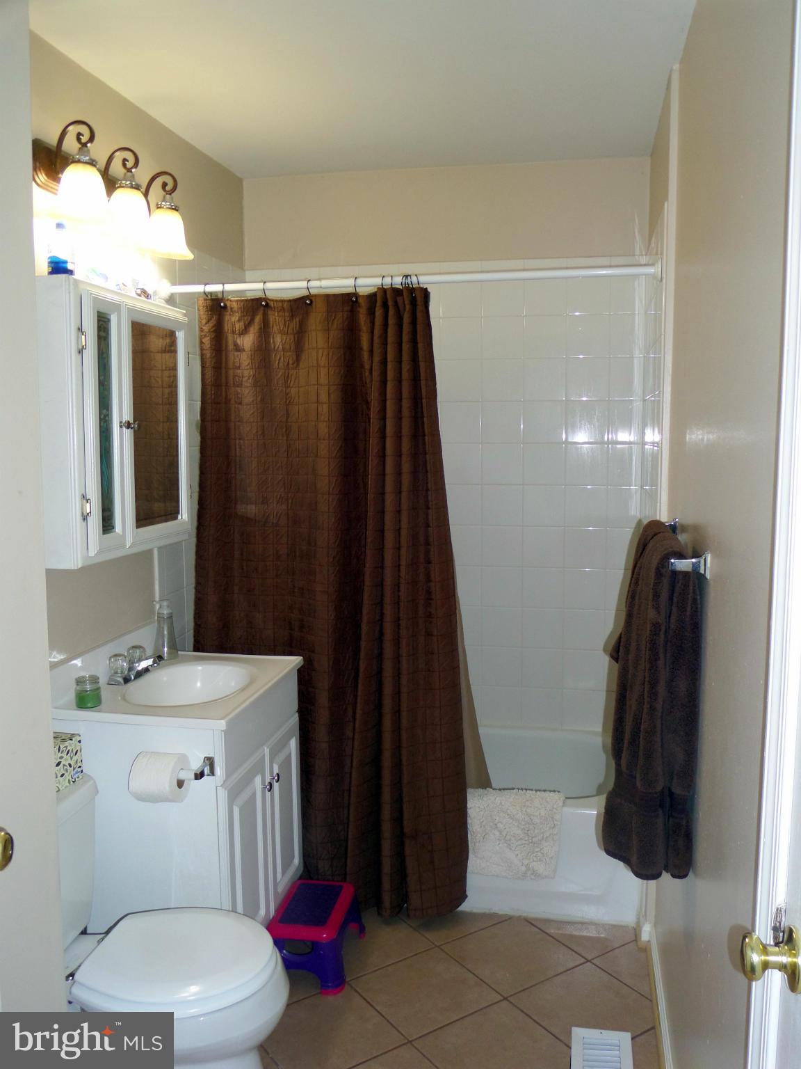 5726 Hildebrand Road Frederick, MD 21704 - Photo 8 of 15 Main Level Full Bath