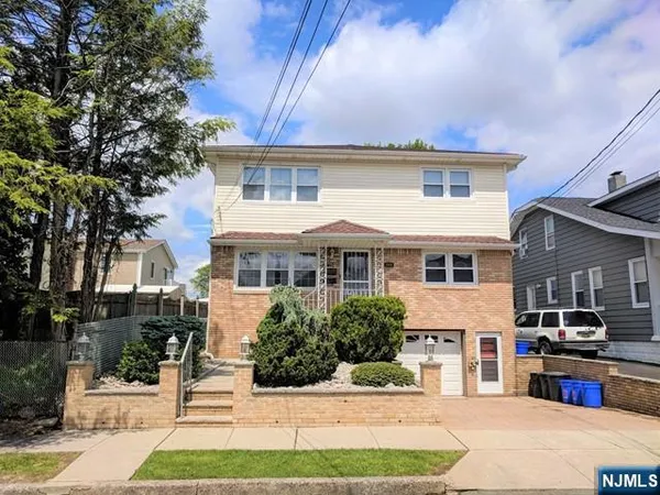 $3,150 | 449 Alder Street, Unit 1, Lyndhurst, NJ 07071