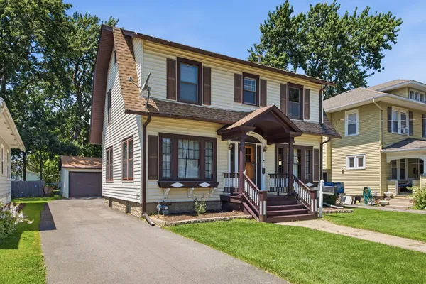 $299,900 | 933 Lebanon Street, Aurora, IL 60505