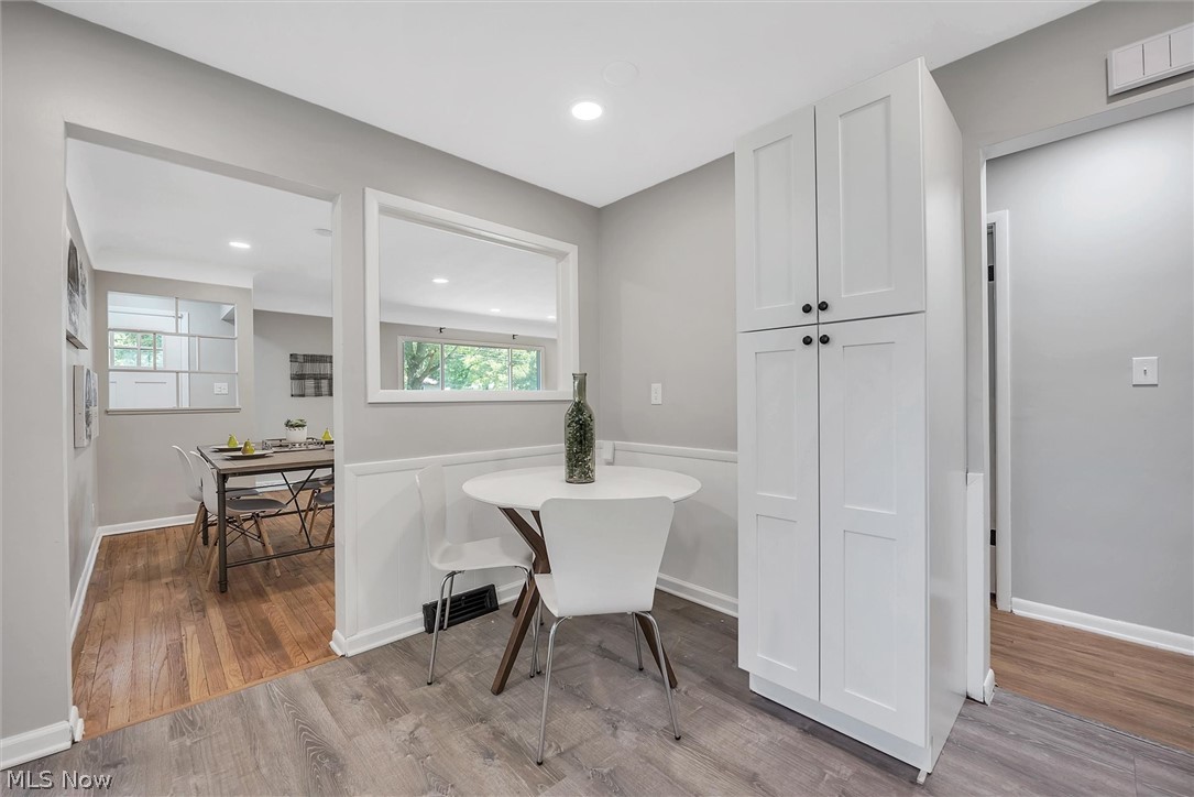 730 Edgewood Road Cleveland, OH 44143 - Photo 12 of 35 Eat-in Kitchen