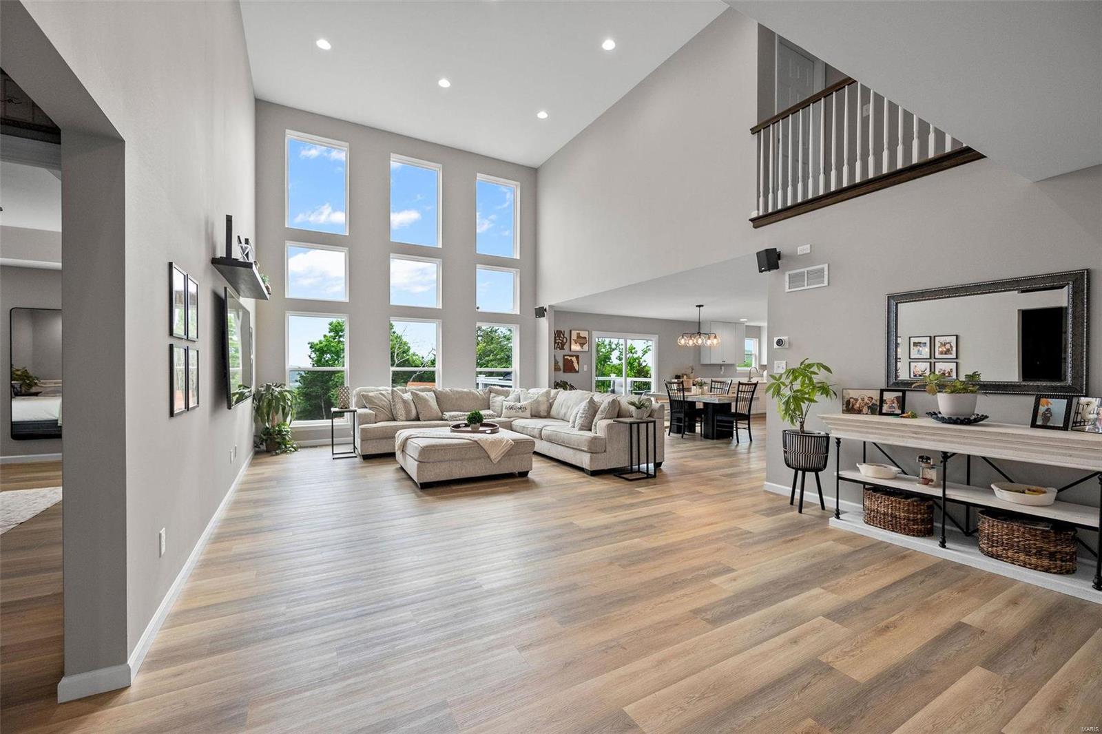 17604 Hitching Post Court Eureka, MO 63025 - Photo 4 of 61