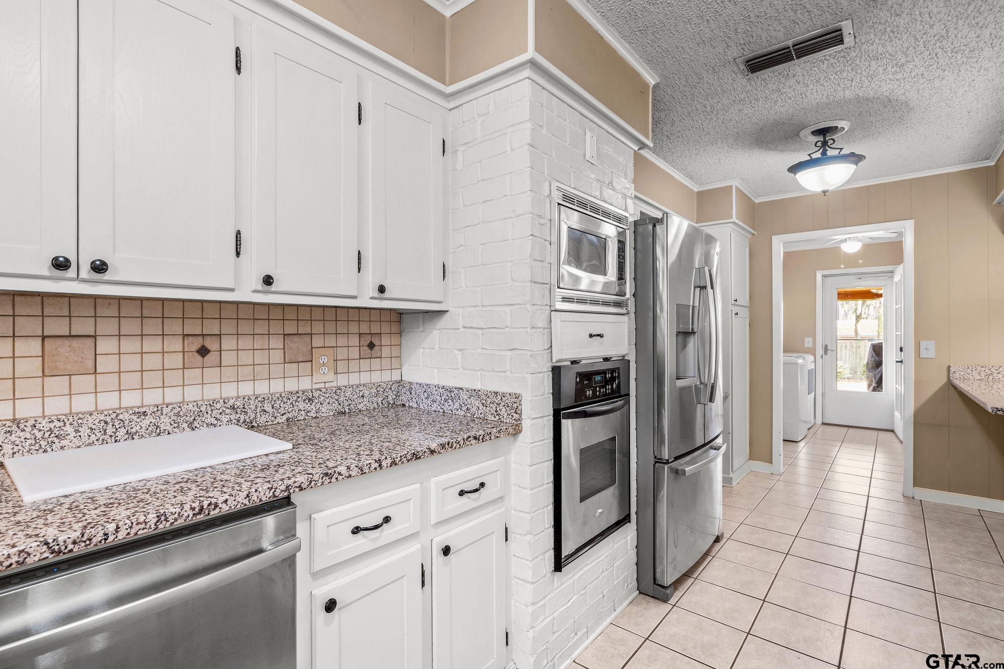 321 Jefferson Street Lone Star, TX 75668 - Photo 7 of 36