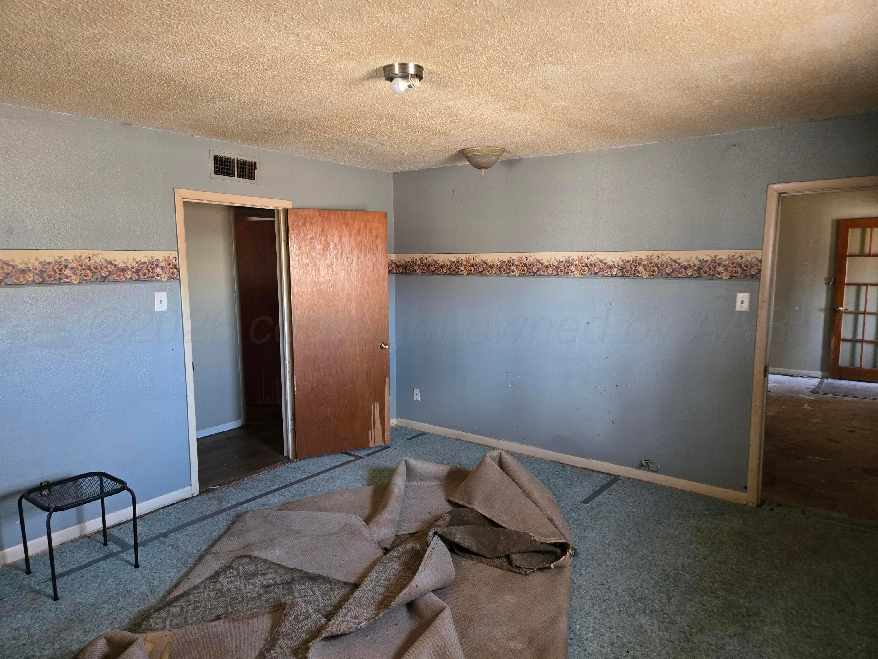 421 North 8th Street Memphis, TX 79245 - Photo 10 of 40 20260108_140911