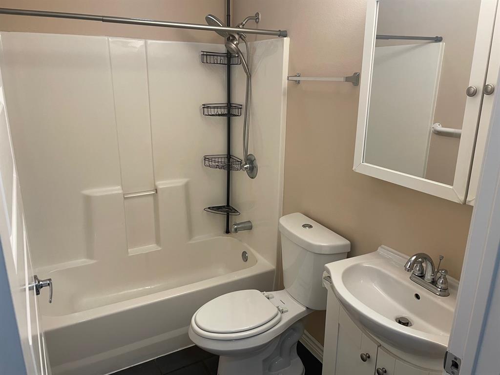 1610 Newsom Mound Road Springtown, TX 76082 - Photo 11 of 40 a bathroom with a sink toilet and shower