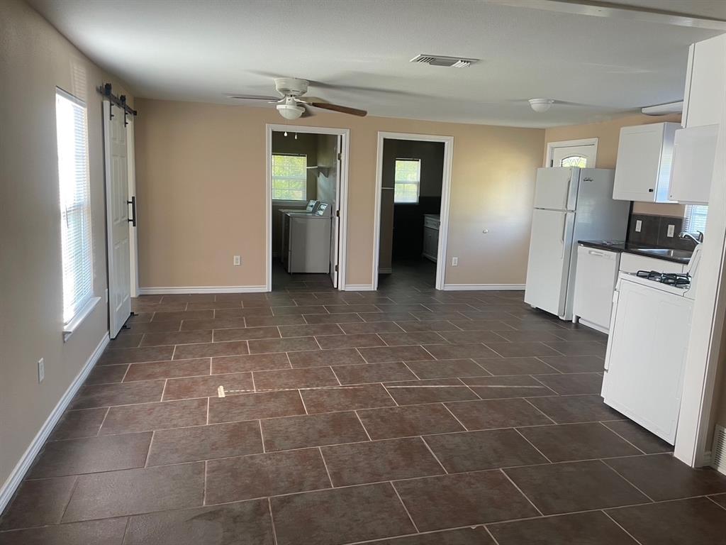 1610 Newsom Mound Road Springtown, TX 76082 - Photo 29 of 40 a view of a livingroom with kitchen and front door