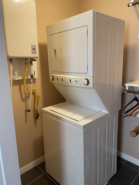 1610 Newsom Mound Road Springtown, TX 76082 - Photo 35 of 40 a utility room with dryer and washer