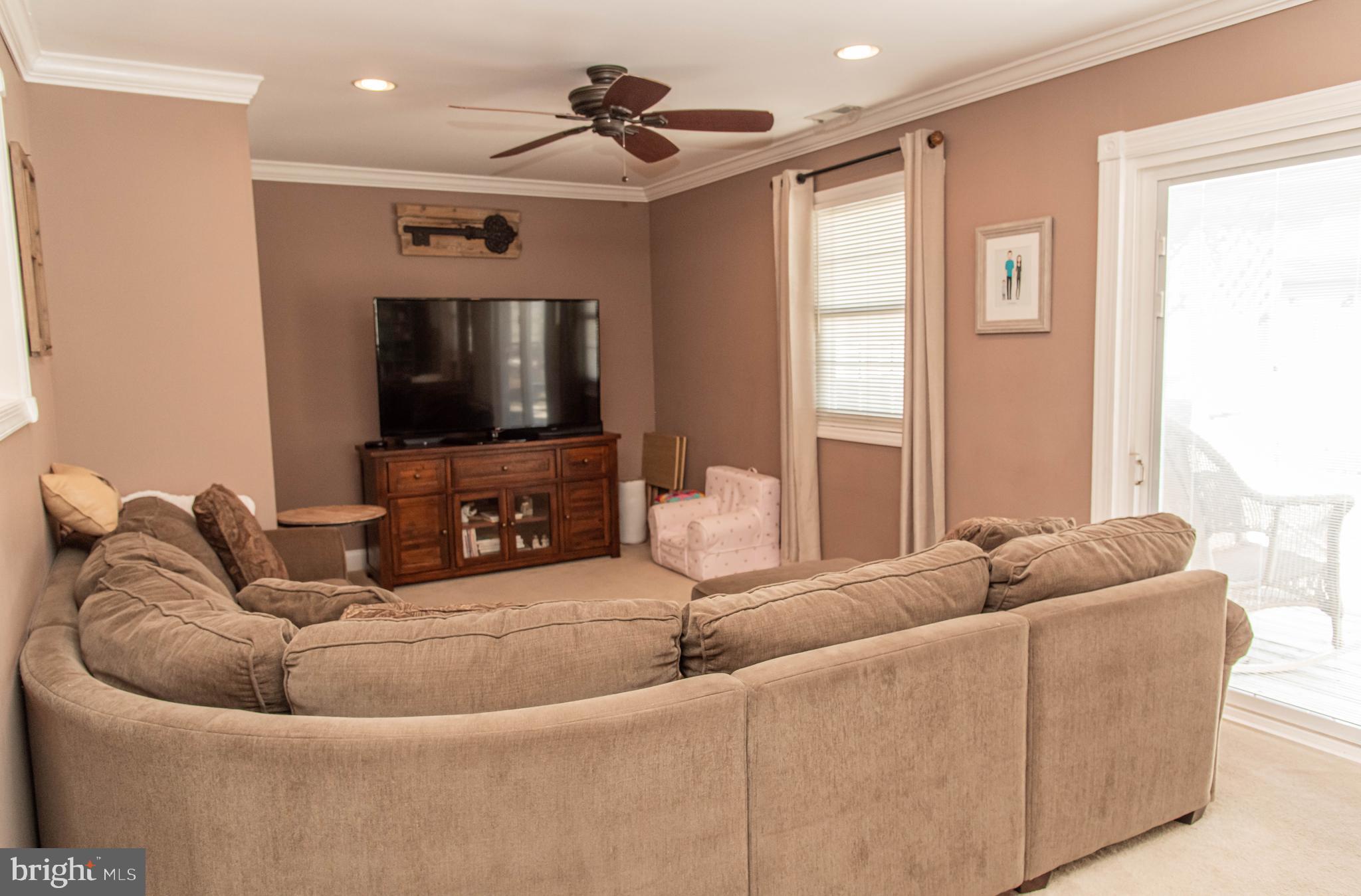 908 North Beecham Road Williamstown, NJ 08094 - Photo 16 of 33 Family Room