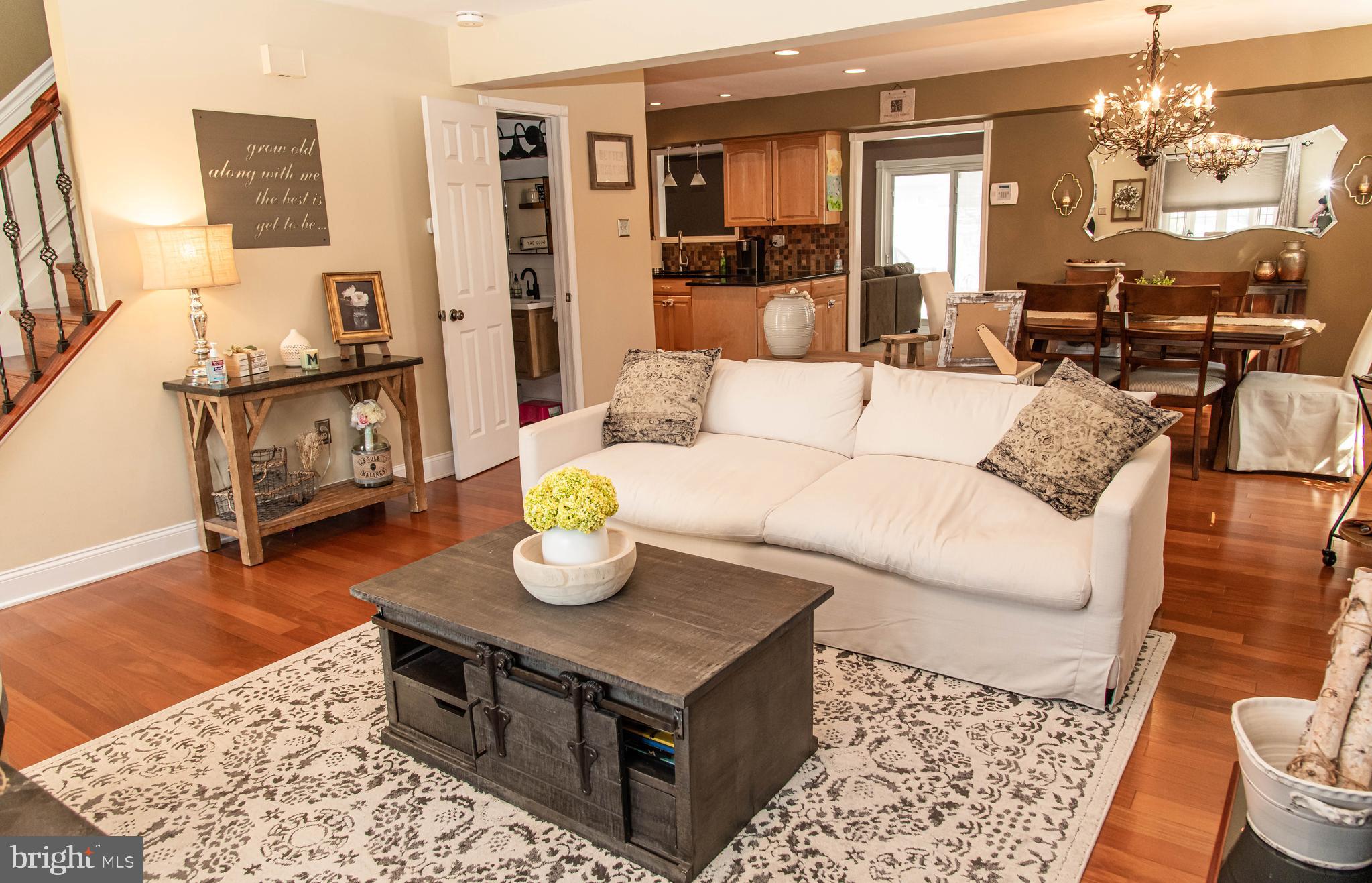 908 North Beecham Road Williamstown, NJ 08094 - Photo 5 of 33 Living Room