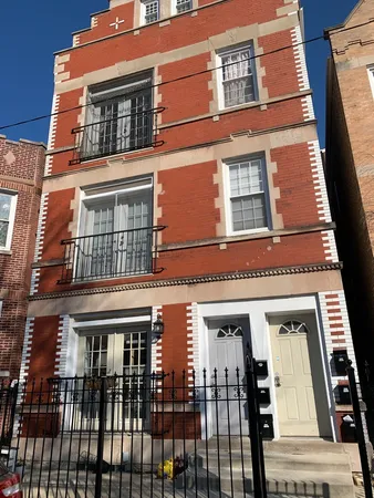 $1,595 | 3219 South Lituanica Avenue, Unit 1F, Chicago, IL 60608