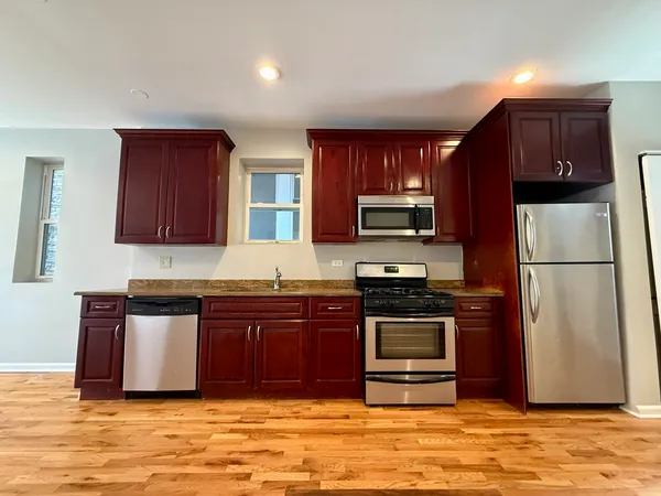 $1,595 | 3219 South Lituanica Avenue, Unit 1F, Chicago, IL 60608