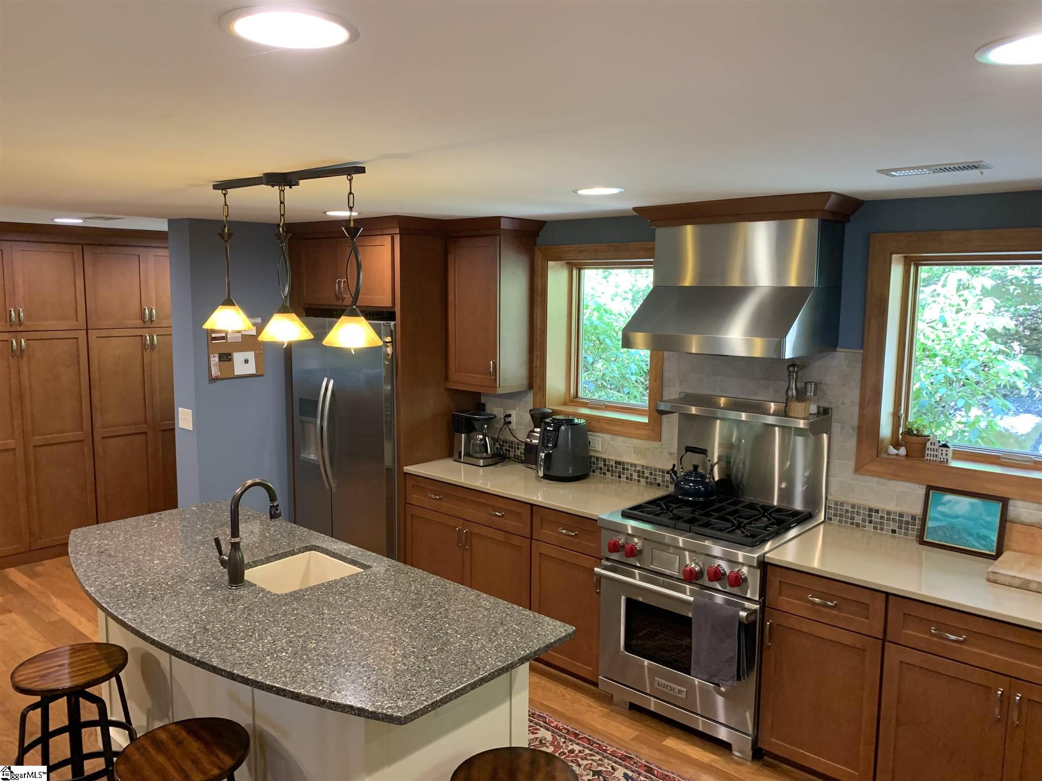 710 Seminole Point Road Fair Play, SC 29643 - Photo 4 of 35 Gallery Image 4