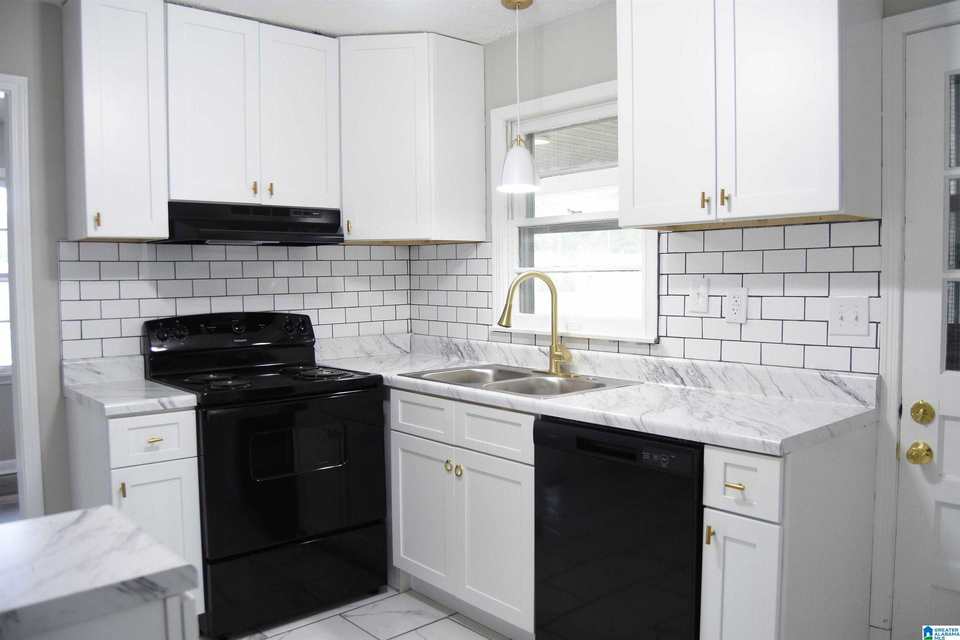 918 Nimitz Avenue Talladega, AL 35160 - Photo 8 of 35
