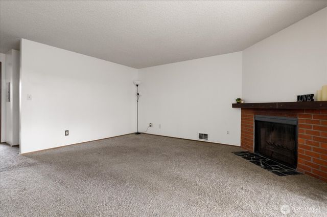 $185,000 | 91 Southeast 11th Avenue, Unit 205, Oak Harbor, WA 98277