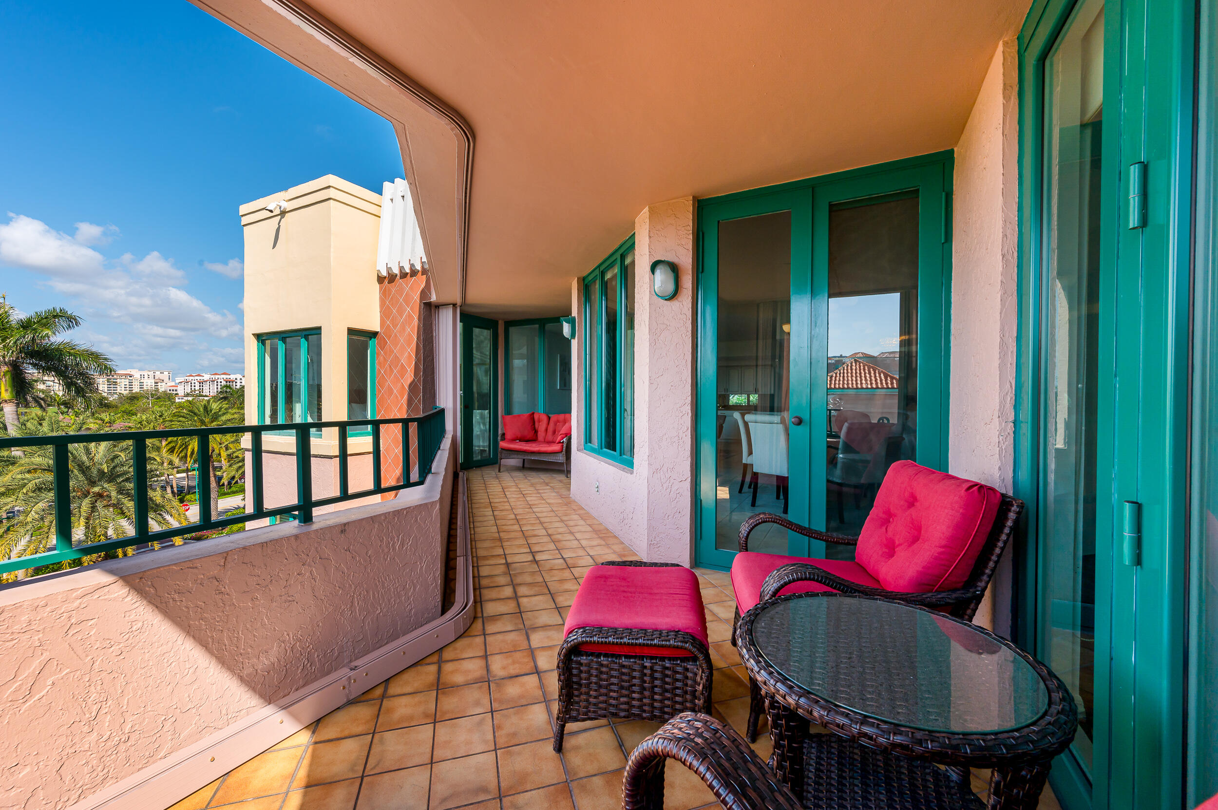 120 Southeast 5th Avenue, Unit PH22 Boca Raton, FL 33432 - Photo 20 of 32 a balcony with table and chairs