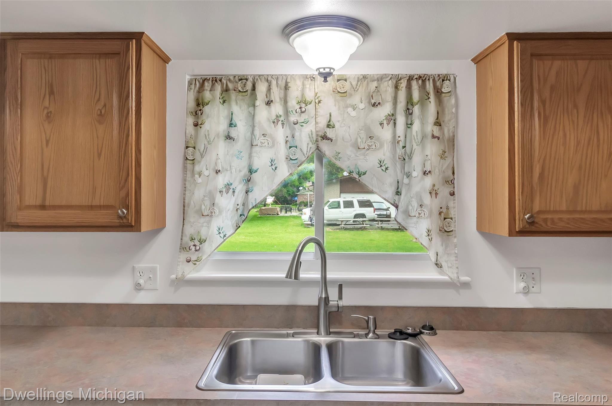 24219 Rouge Crest Road Southfield, MI 48033 - Photo 6 of 36 24219-Rouge-Crest-Road-Southfield-Michigan-windowstill-13.jpg