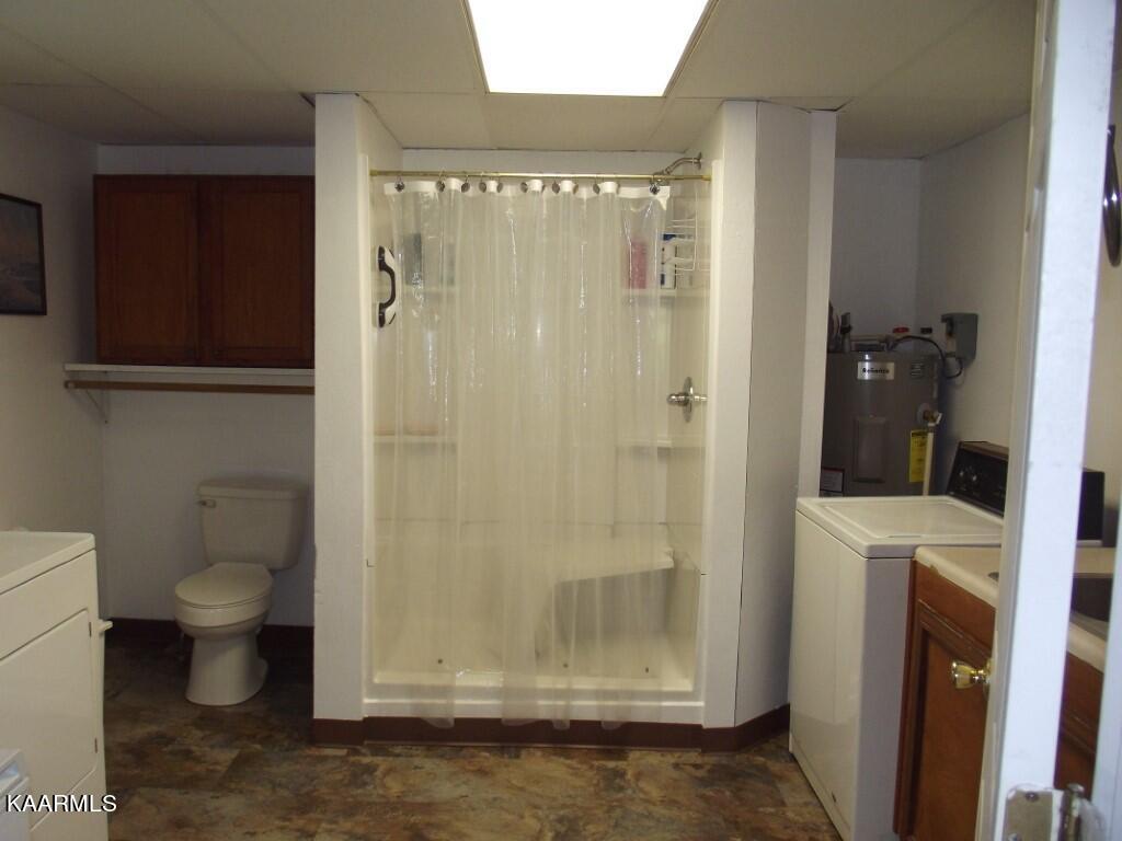 1368 Walt Reed Road Grandview, TN 37337 - Photo 33 of 59 GUEST BATH/LAUNDRY ROOM