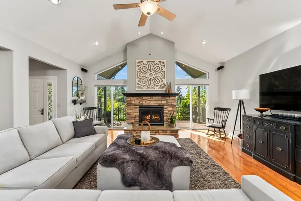 $785,500 | 19850 Clinton Road, Jackson, CA 95642