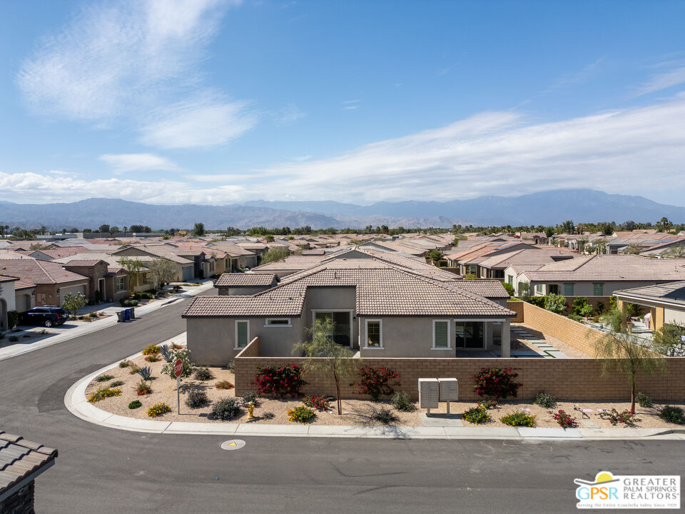 78924 Santa Rosa Way Palm Desert, CA 92211 - Photo 4 of 71 a view of a city with lawn chairs