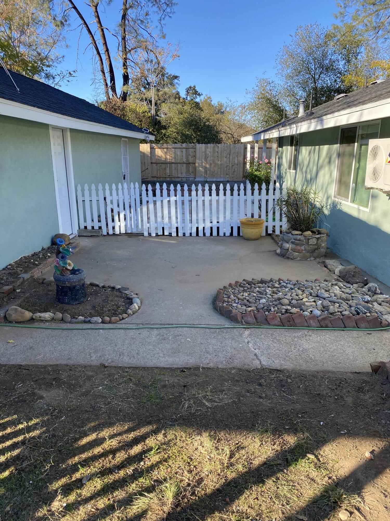 2180 El Reno Lane Redding, CA 96001 - Photo 31 of 39 a view of a yard with a patio