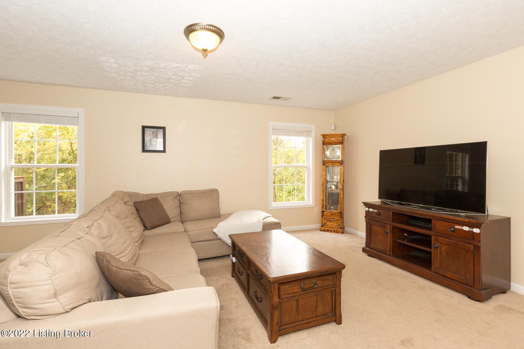 6911 Fernview Road Louisville, KY 40291 - Photo 6 of 40 6911 Fernview-7