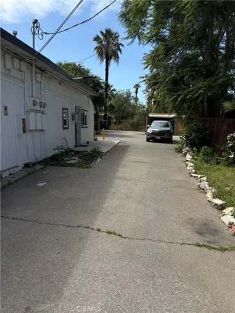 $2,000 | 2618 4th Street, Riverside, CA 92507