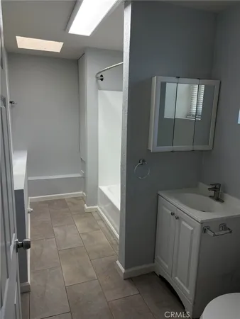 $2,000 | 2618 4th Street, Riverside, CA 92507