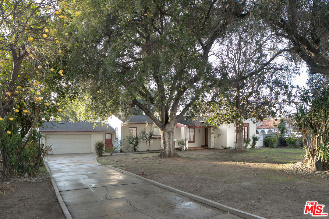 2225 Scott Road Burbank, CA 91504 - Photo 1 of 26 Gallery Image 1