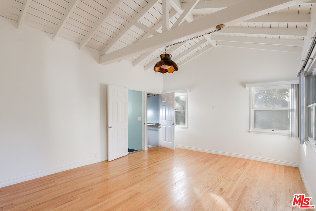2225 Scott Road Burbank, CA 91504 - Photo 11 of 26 Gallery Image 11