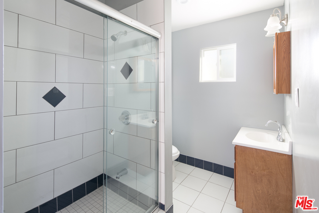 2225 Scott Road Burbank, CA 91504 - Photo 13 of 26 Gallery Image 13