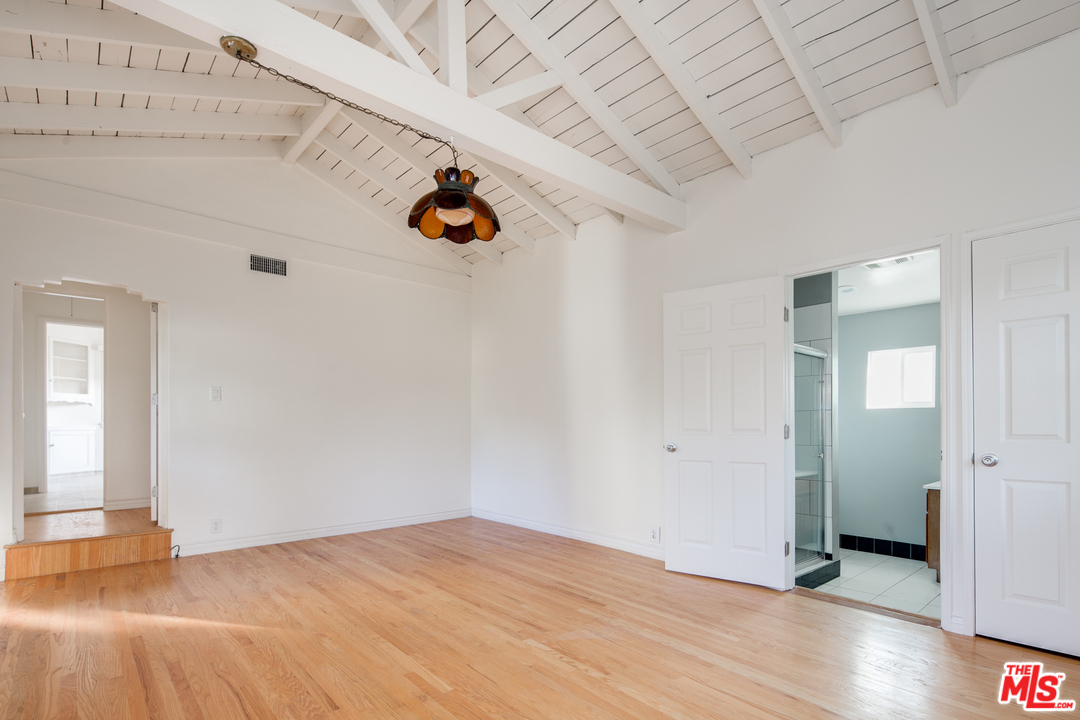 2225 Scott Road Burbank, CA 91504 - Photo 14 of 26 Gallery Image 14