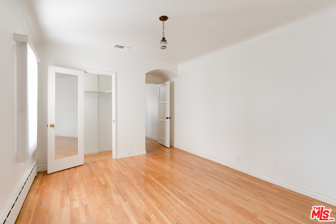 2225 Scott Road Burbank, CA 91504 - Photo 16 of 26 Gallery Image 16