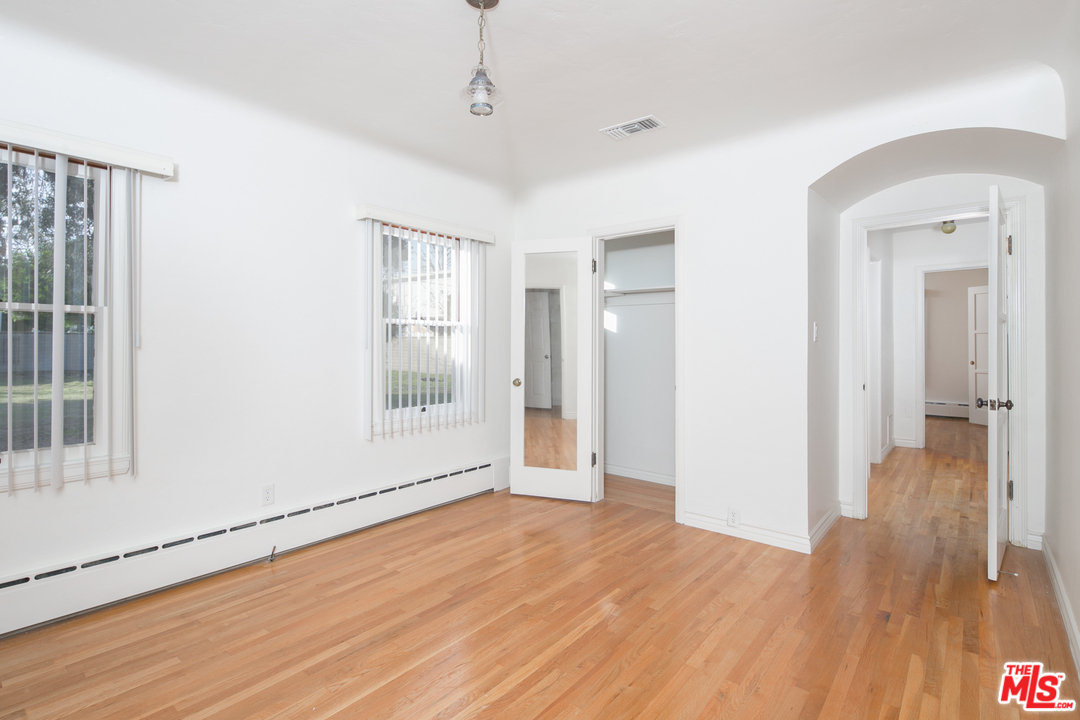 2225 Scott Road Burbank, CA 91504 - Photo 17 of 26 Gallery Image 17