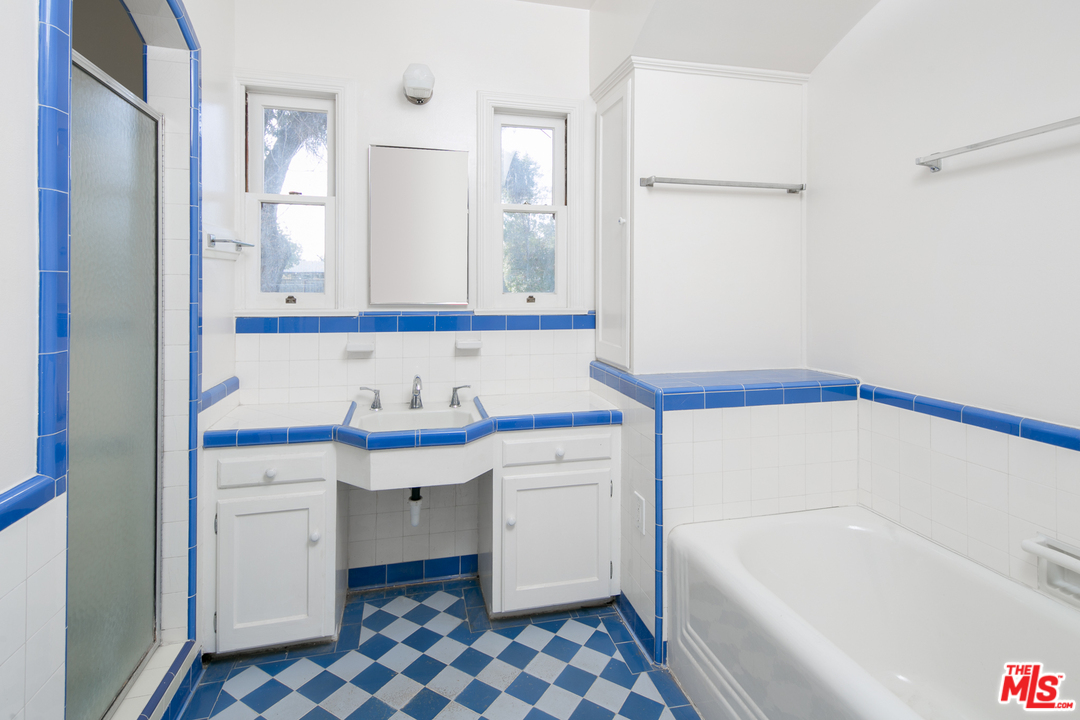 2225 Scott Road Burbank, CA 91504 - Photo 19 of 26 Gallery Image 19