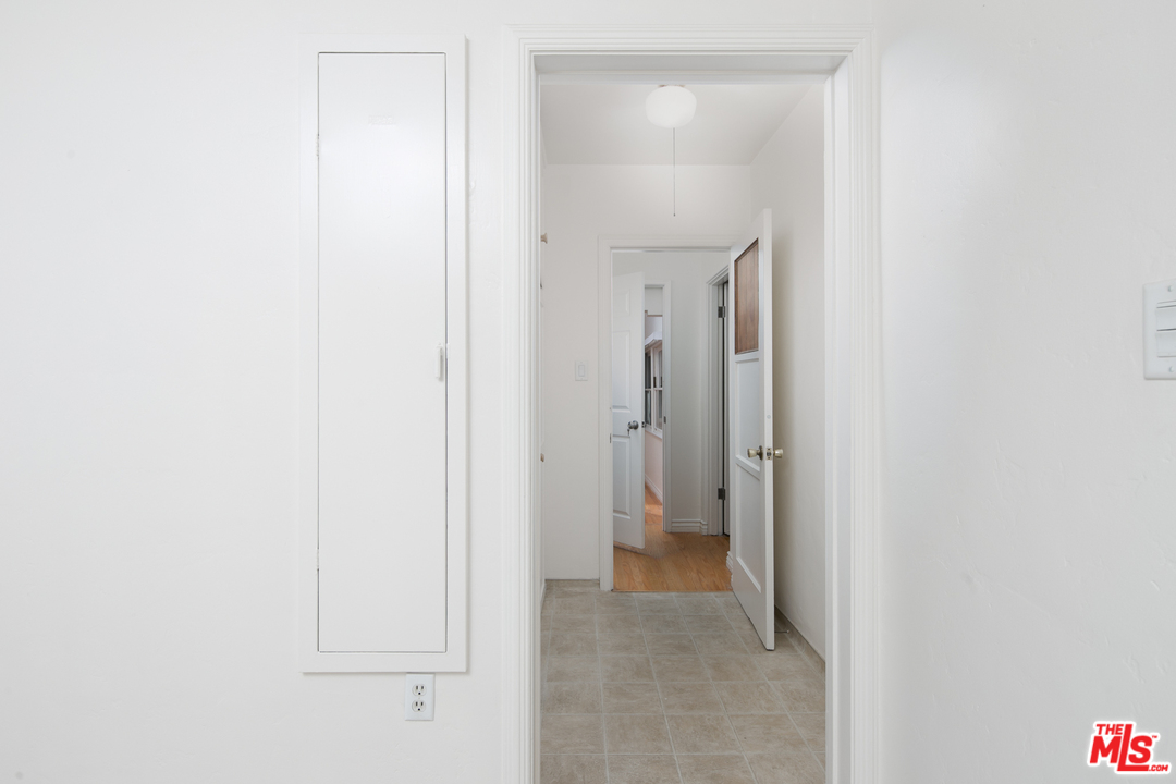 2225 Scott Road Burbank, CA 91504 - Photo 23 of 26 Gallery Image 23
