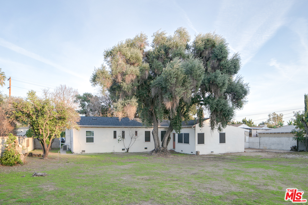 2225 Scott Road Burbank, CA 91504 - Photo 4 of 26 Gallery Image 4
