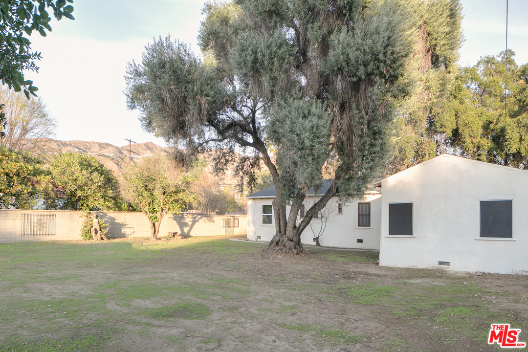 2225 Scott Road Burbank, CA 91504 - Photo 5 of 26 Gallery Image 5
