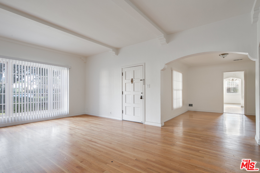 2225 Scott Road Burbank, CA 91504 - Photo 7 of 26 Gallery Image 7