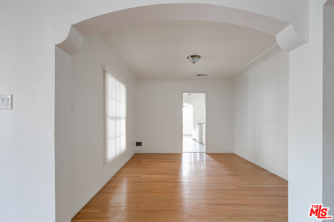 2225 Scott Road Burbank, CA 91504 - Photo 10 of 26 Gallery Image 10